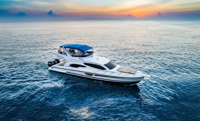 White Queen Ruizi yacht by Bali Fast Ferry